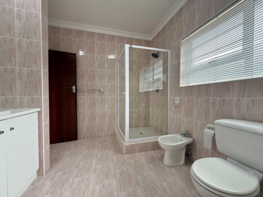 5 Bedroom Property for Sale in Seaview Eastern Cape